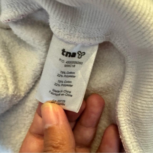 TNA Pink and Teal Graphic Hoodie

#1221 - Picture 5 of 11